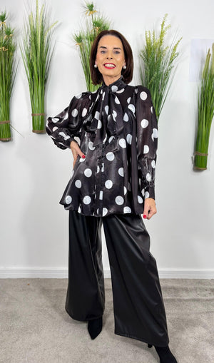 Lara shirt in black with white polka dots