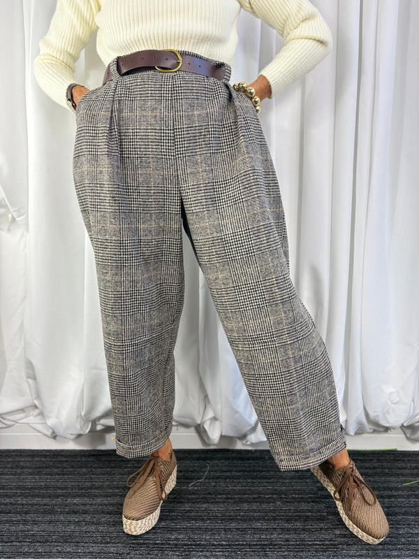 Juls cocoon trousers in black and beige