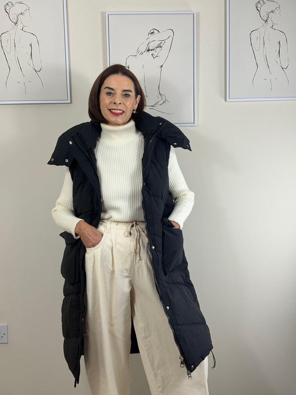 Naya Hooded Puffer gilet in black