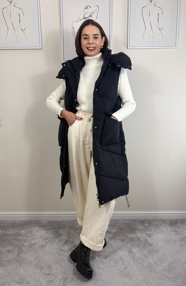 Naya Hooded Puffer gilet in black