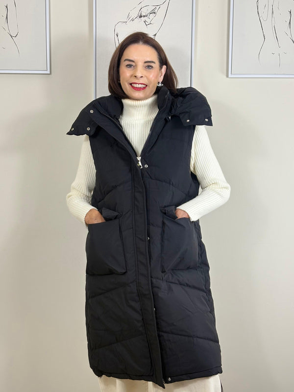 Naya Hooded Puffer gilet in black