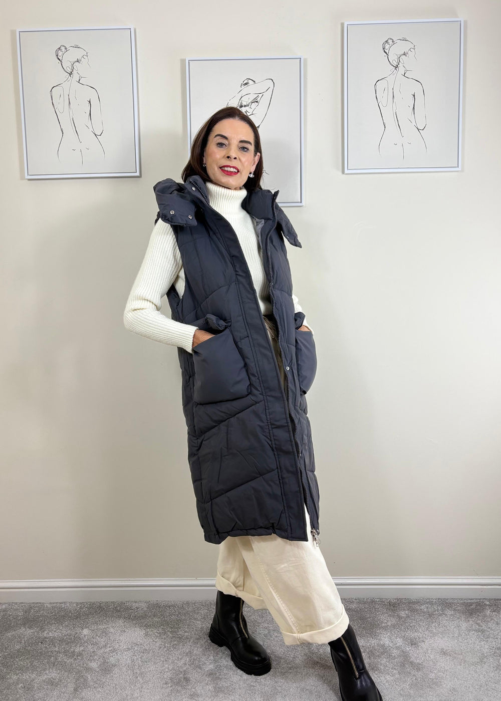 Naya Hooded Puffer gilet in navy