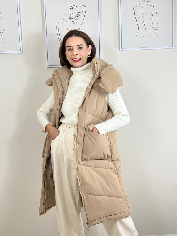 Naya Hooded Puffer gilet in mocha