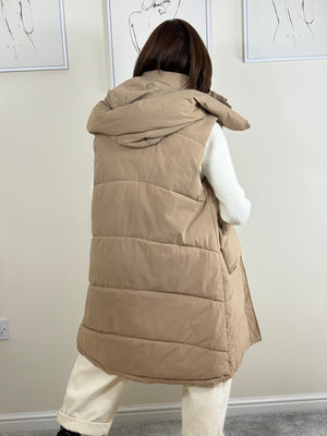 Naya Hooded Puffer gilet in mocha