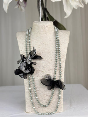 Pearl flower necklace in Jewellery