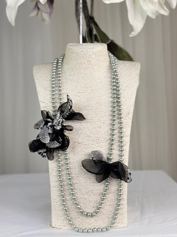 Pearl flower necklace in Jewellery