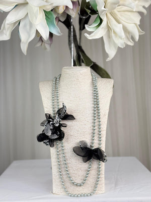 Pearl flower necklace in Jewellery