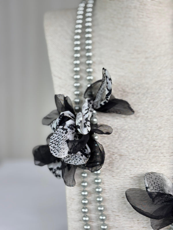 Pearl flower necklace in Jewellery
