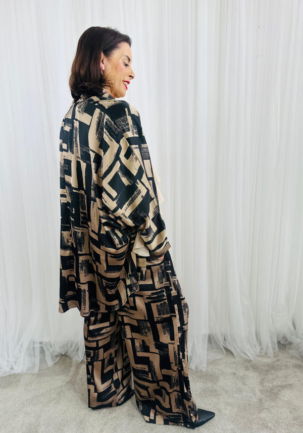 Elora waterfall Jacket in Black and mocha