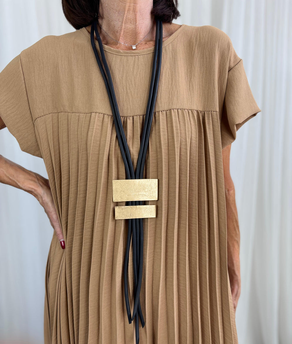 Arty rubber necklace