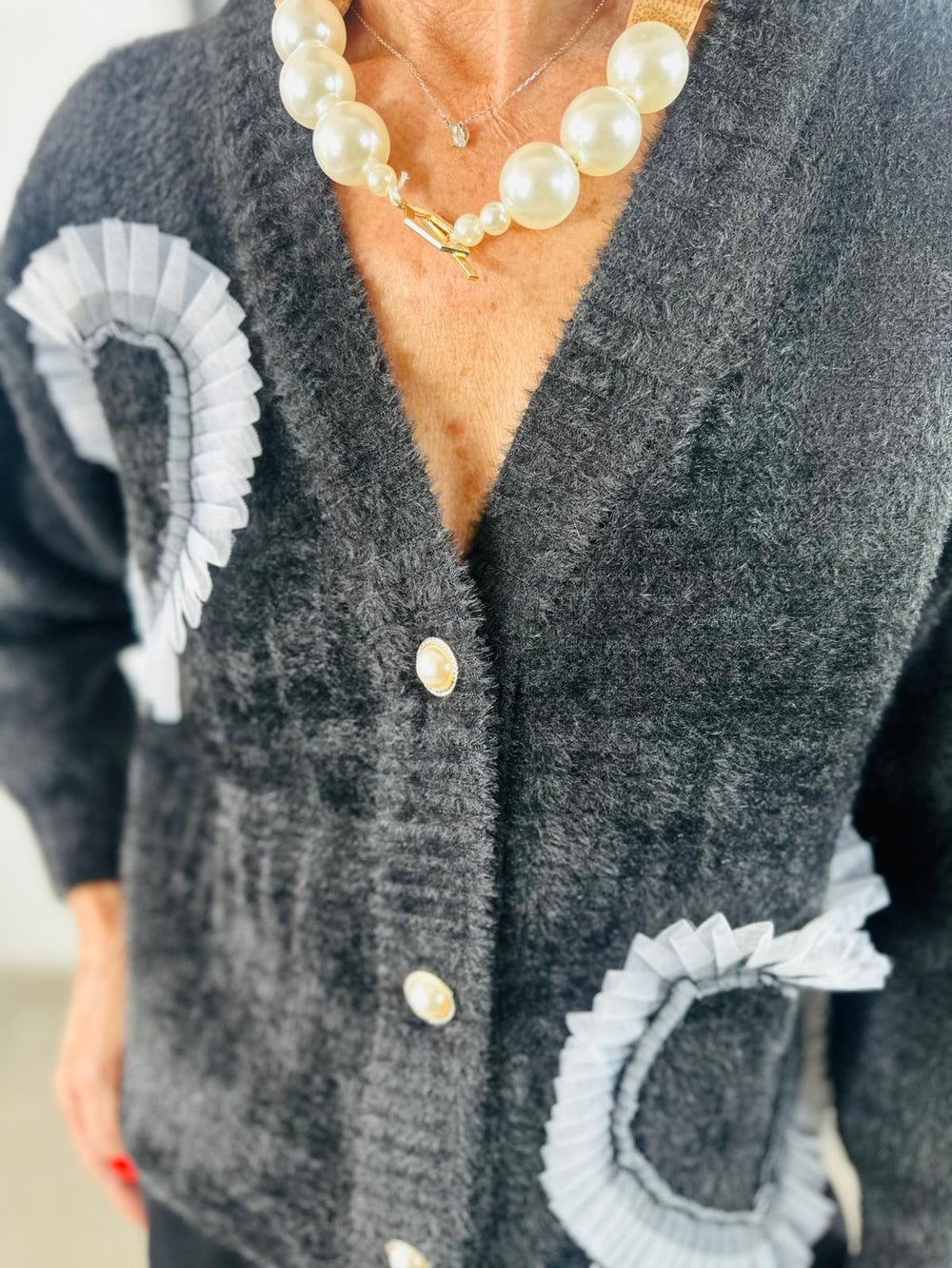 Pearl heart cardigan top in black