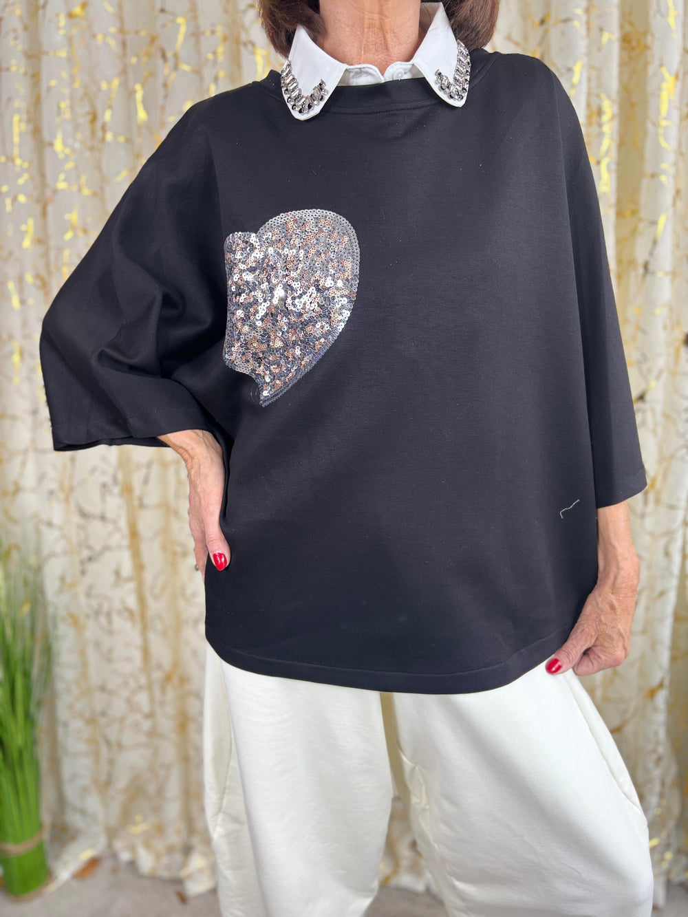 Heart to heart top in black