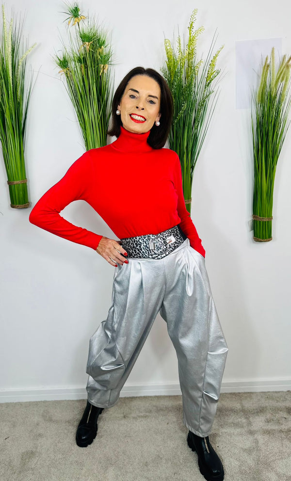 Patchouli roll neck top in red