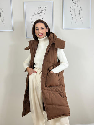 Naya Hooded Puffer gilet in chocolate