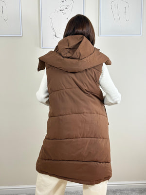 Naya Hooded Puffer gilet in chocolate