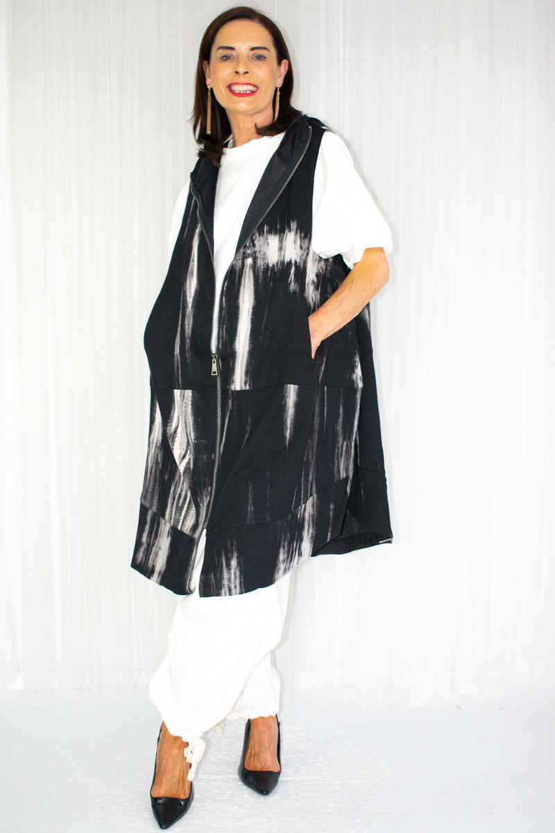 Taima Tie-Dye Sleeveless Jacket in Black With Beige