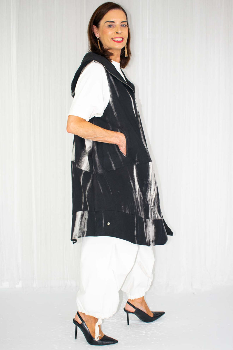 Taima Tie-Dye Sleeveless Jacket in Black With Beige