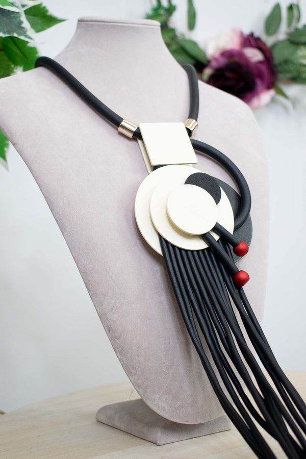 Chunky Circle Layered Necklace in Beige and Black