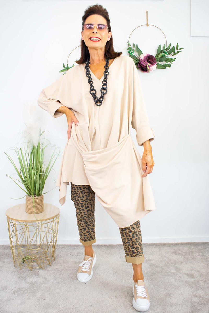 Knotty Twist Sweatshirt in Beige