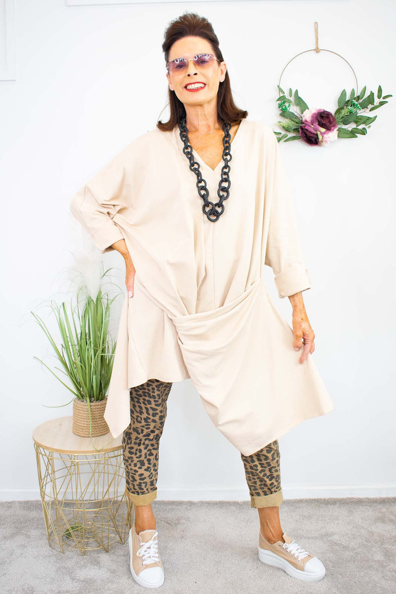 Knotty Twist Sweatshirt in Beige