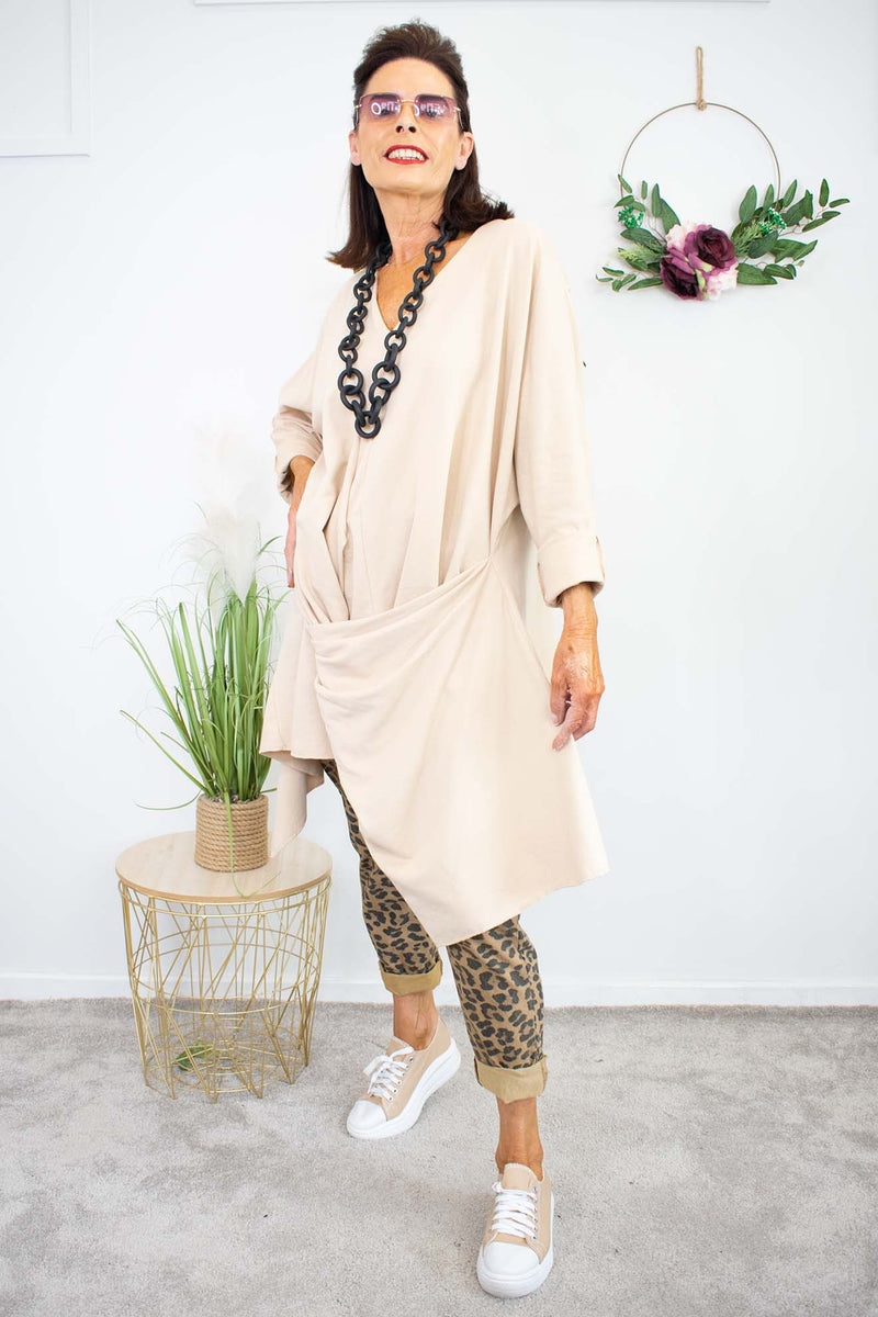 Knotty Twist Sweatshirt in Beige
