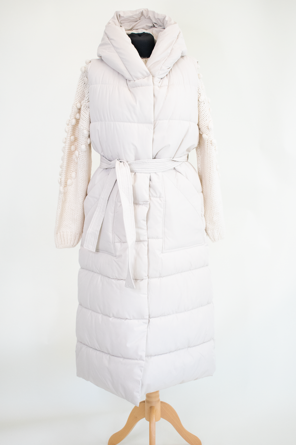Naya Hooded Puffer Gilet with Quilted Design In Cream