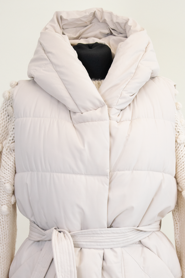 Naya Hooded Puffer Gilet with Quilted Design In Cream