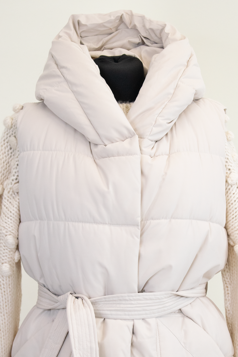 Naya Hooded Puffer Gilet with Quilted Design In Cream
