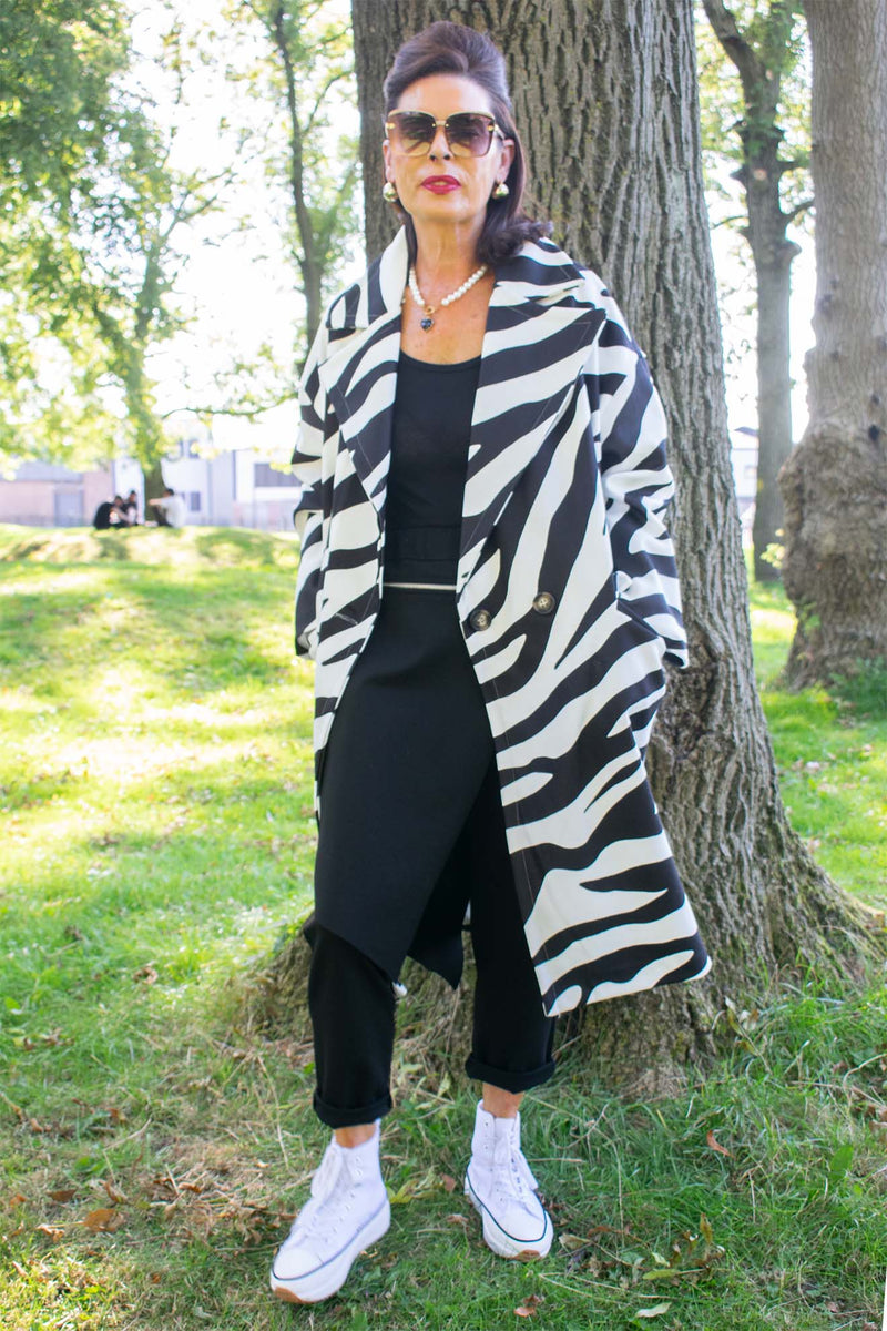 Elegant Holland Park Coat in Monochrome Animal Print white/black