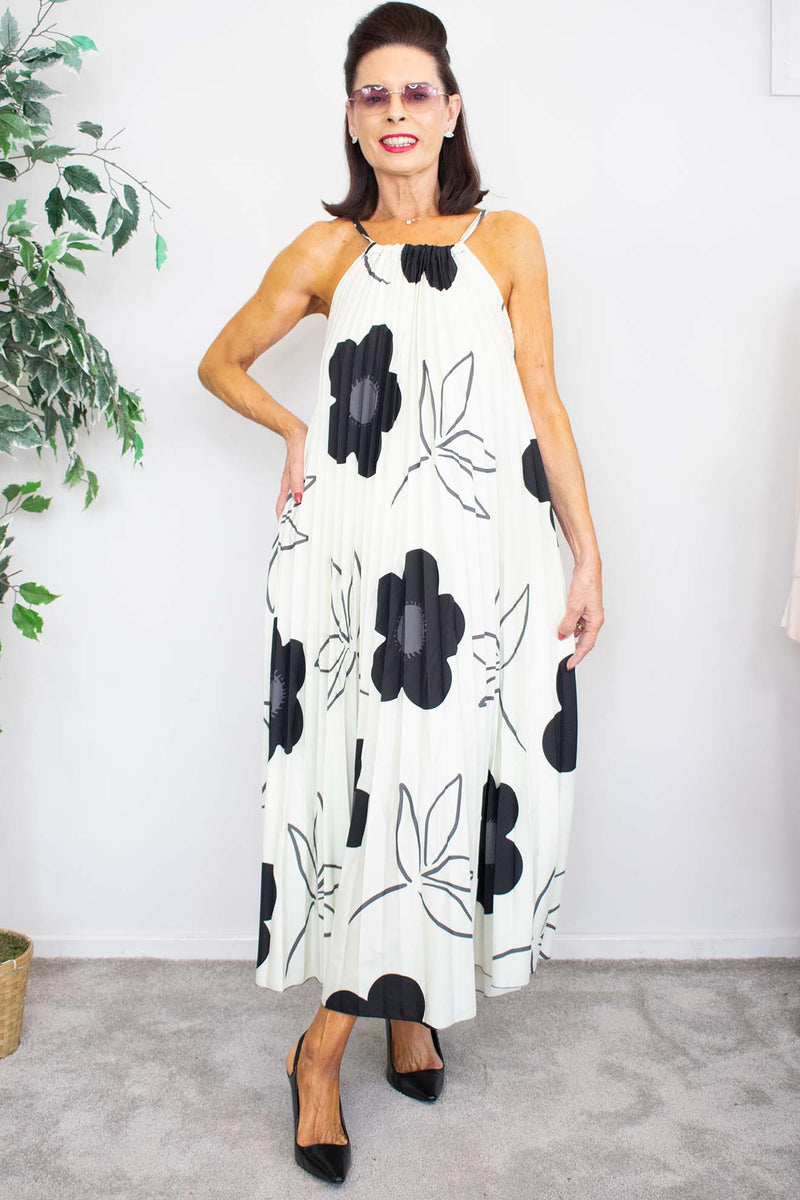 Senorita Pleat Dress in Black Daisy Print