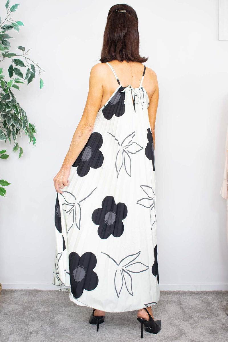 Senorita Pleat Dress in Black Daisy Print