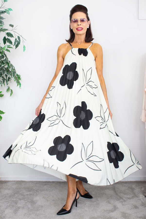 Senorita Pleat Dress in Black Daisy Print