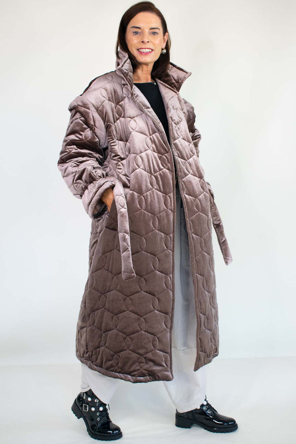 Quinnie Quilted Velour Coat in Chocolate