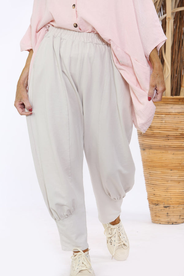 Chloe Tuck Trouser in Light Beige